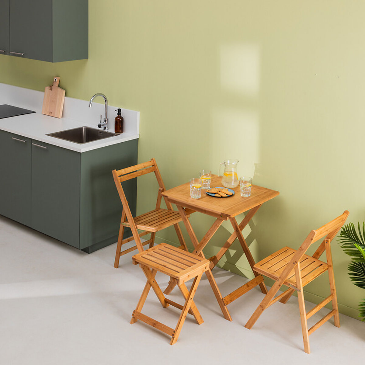 Banqueta dobr&aacute;vel de bambu