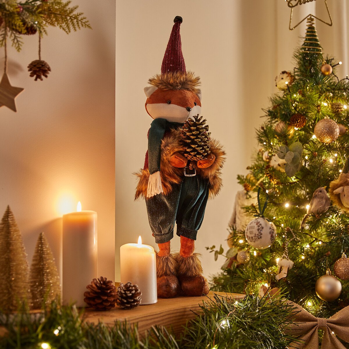 Figura rena com gorro e cachecol 58cm,  Figura rena com gorro e cachecol 58cm