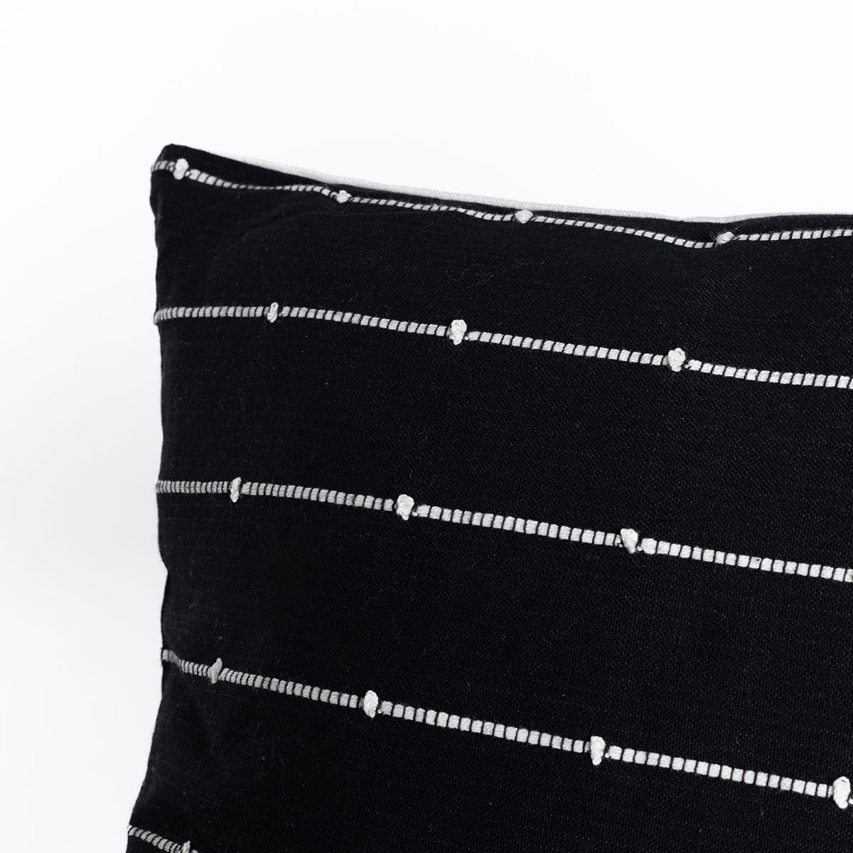 Almofada LINECHIC preto em algod&atilde;o 45x45cm