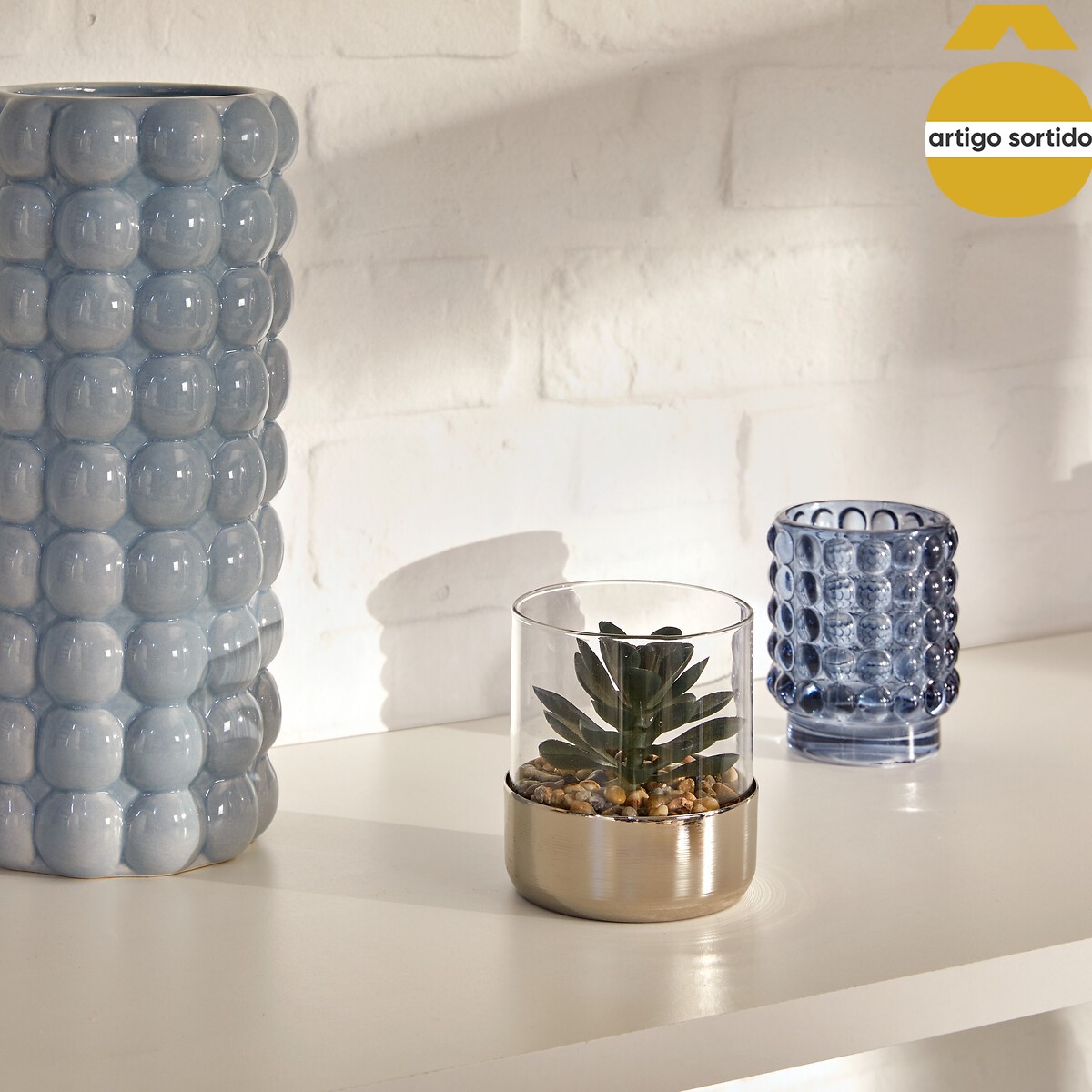 Vaso com planta artificial verde